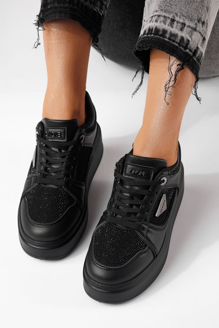 Női sportcipők fekete öko bőrből készült Delia #24080