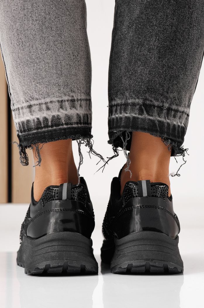 Női sportcipők fekete öko bőrből készült Carolina #24059