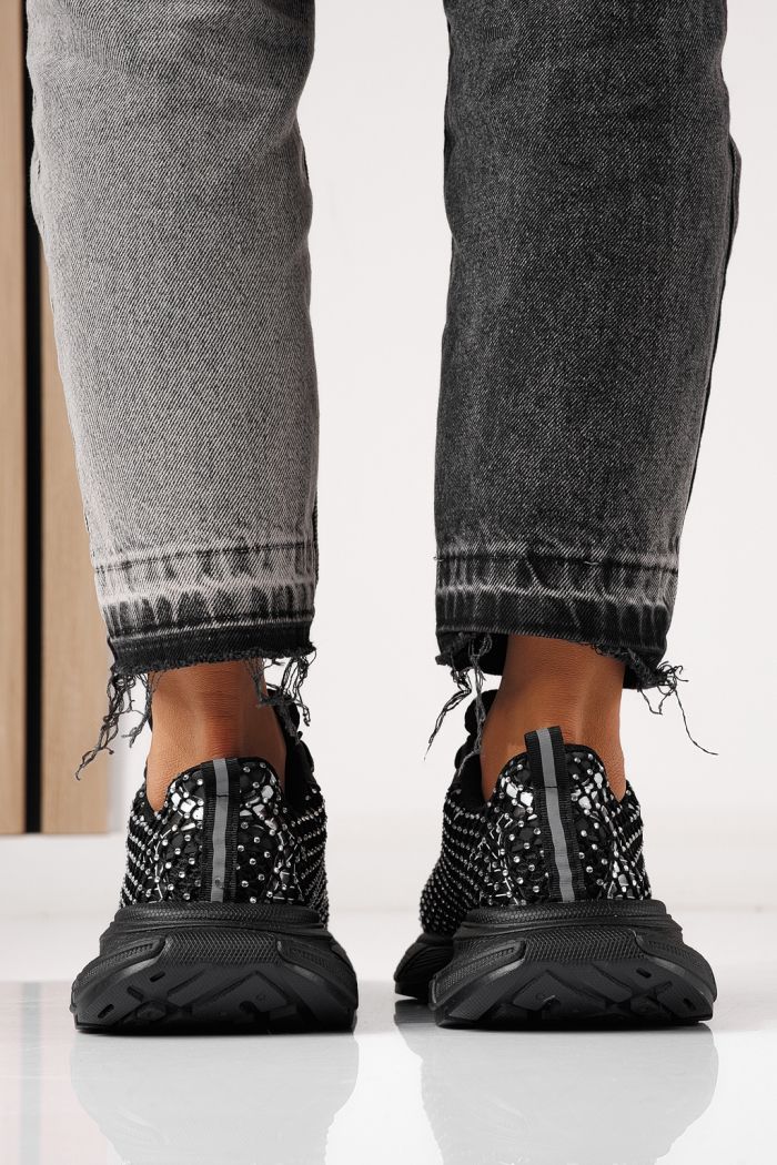 Női sportcipők fekete textil anyagból készült Lilien #24149