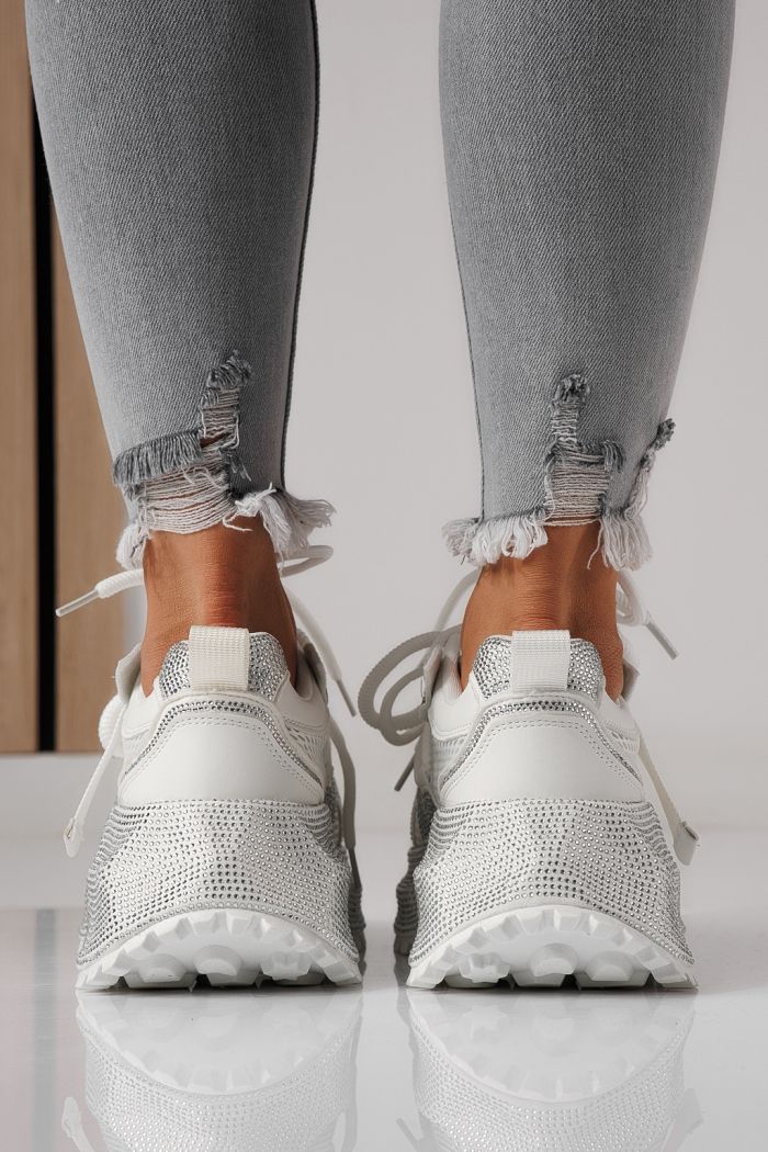 Női sportcipők fehér textil anyagból készült Cezara #24055