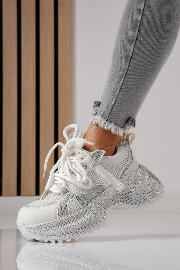 Női sportcipők fehér textil anyagból készült Cezara #24055