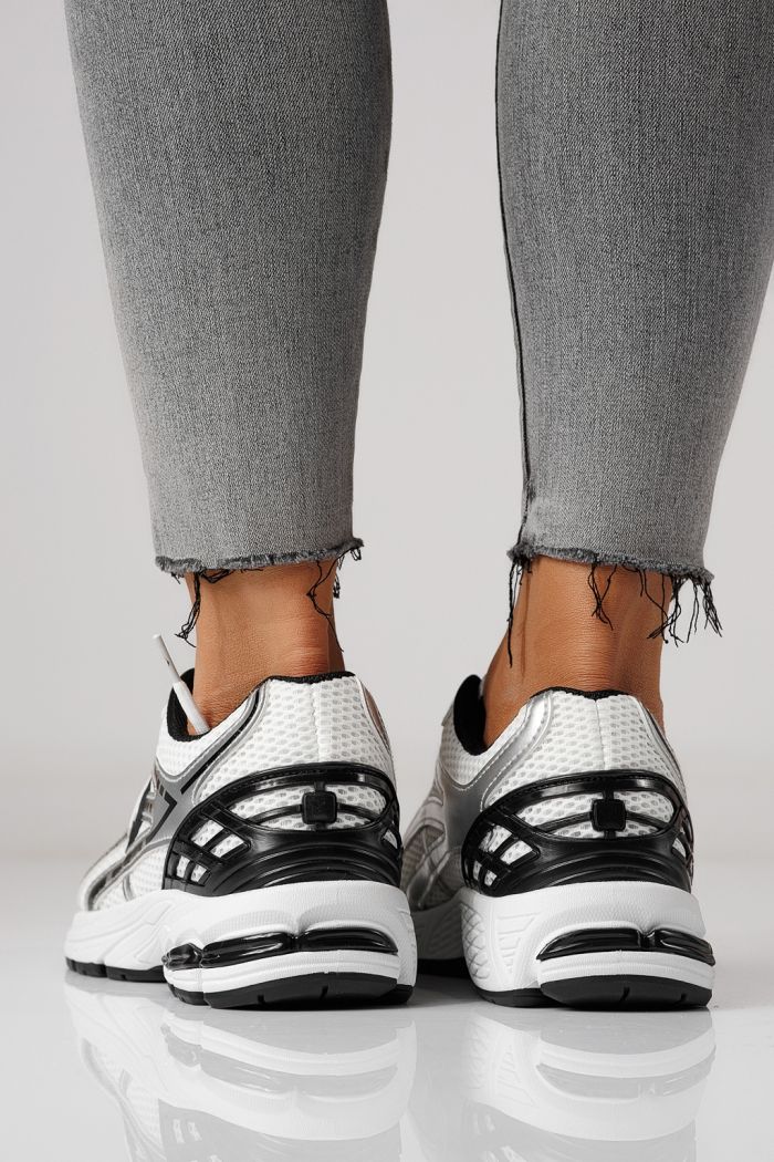 Női sportcipők ezüst textil anyagból készült Lilien #24146