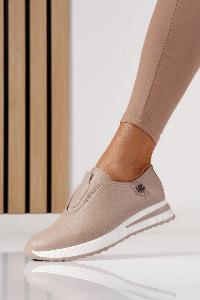 Női bézs színű ekológikus bőrből készült alkalmi cipő Azalea #24205