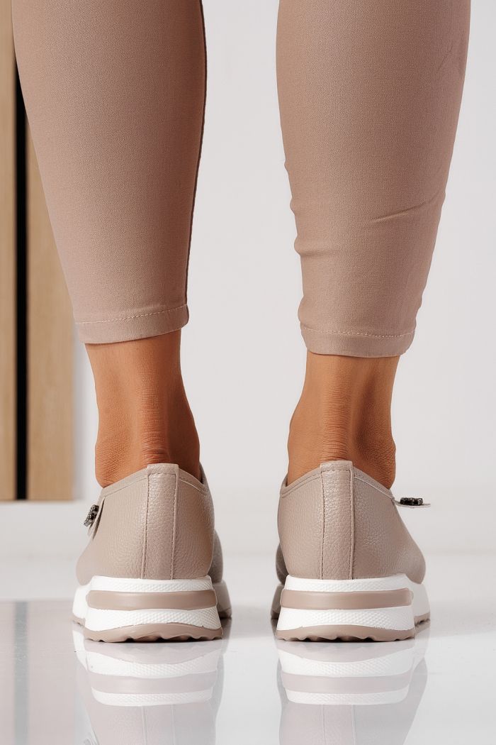 Női bézs színű ekológikus bőrből készült alkalmi cipő Azalea #24205