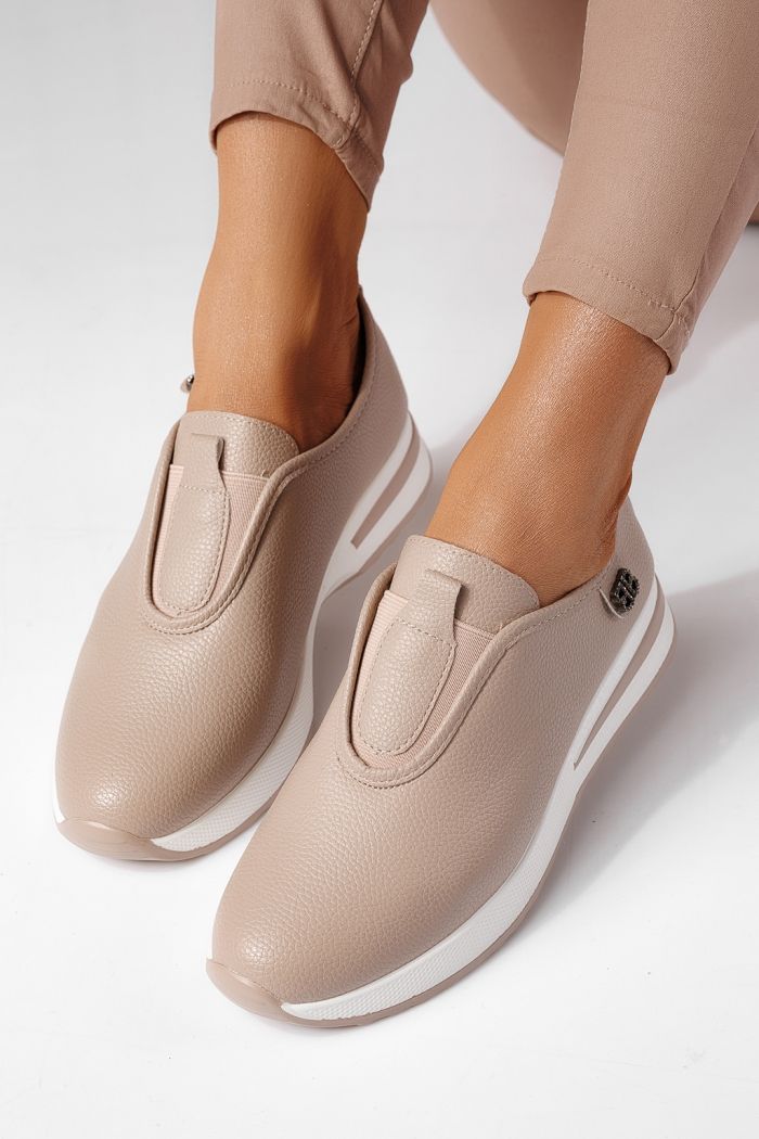 Női bézs színű ekológikus bőrből készült alkalmi cipő Azalea #24205