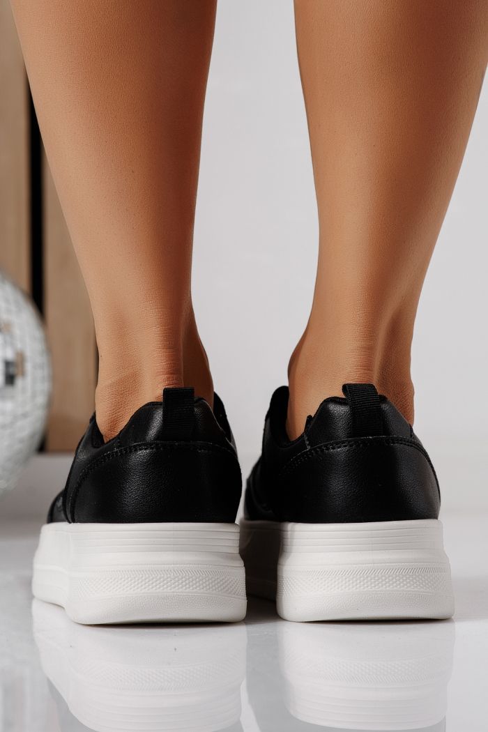 Női sportcipők fekete öko bőrből készült Adna #24410