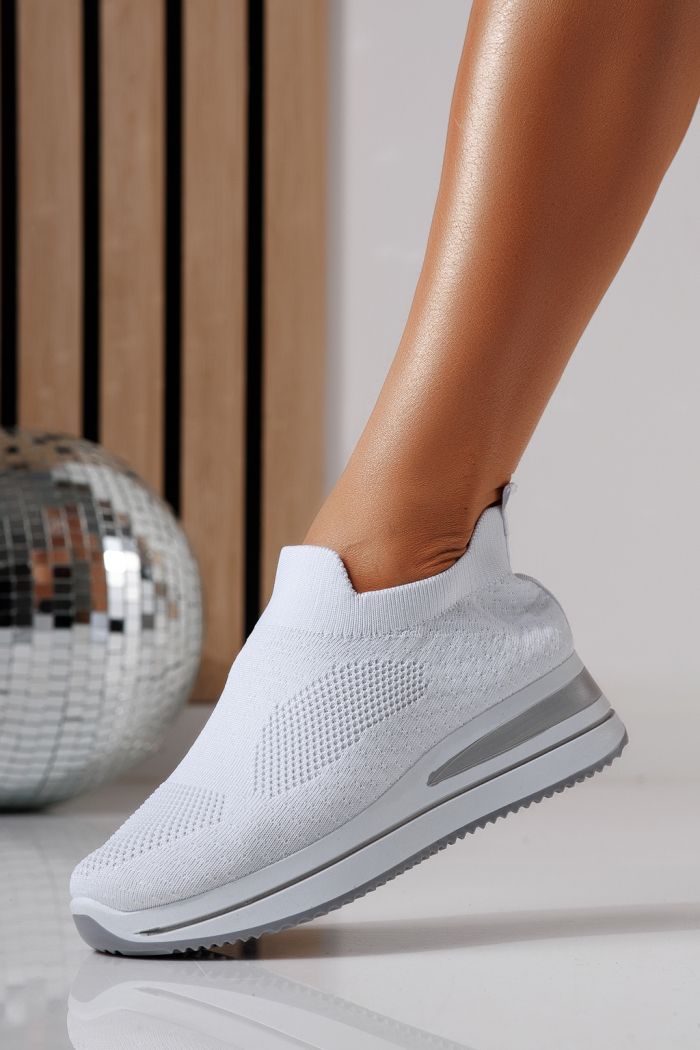 Női sportcipők fehér textil anyagból készült Fausta #24470