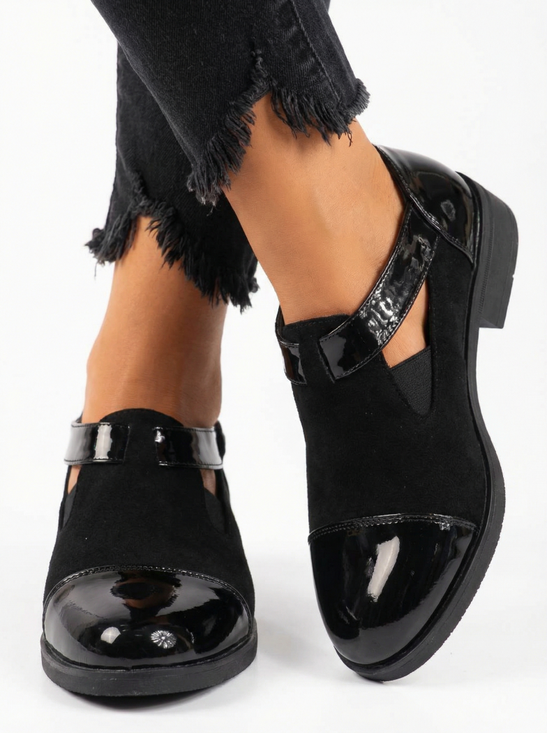 Női fekete lakkbőrből készült alkalmi cipő Antonia #24517