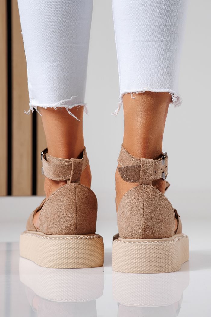 Női bézs színű ekológikus bőrből készült alkalmi cipő velúrból Aryan #24610