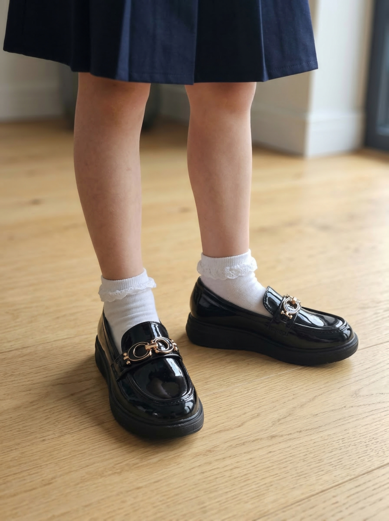 Lány Cipők fekete lakkozott ökológiai bőrből készült Andreina #24630