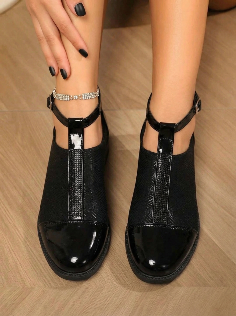 Női fekete lakkbőrből készült alkalmi cipő Kara #24661