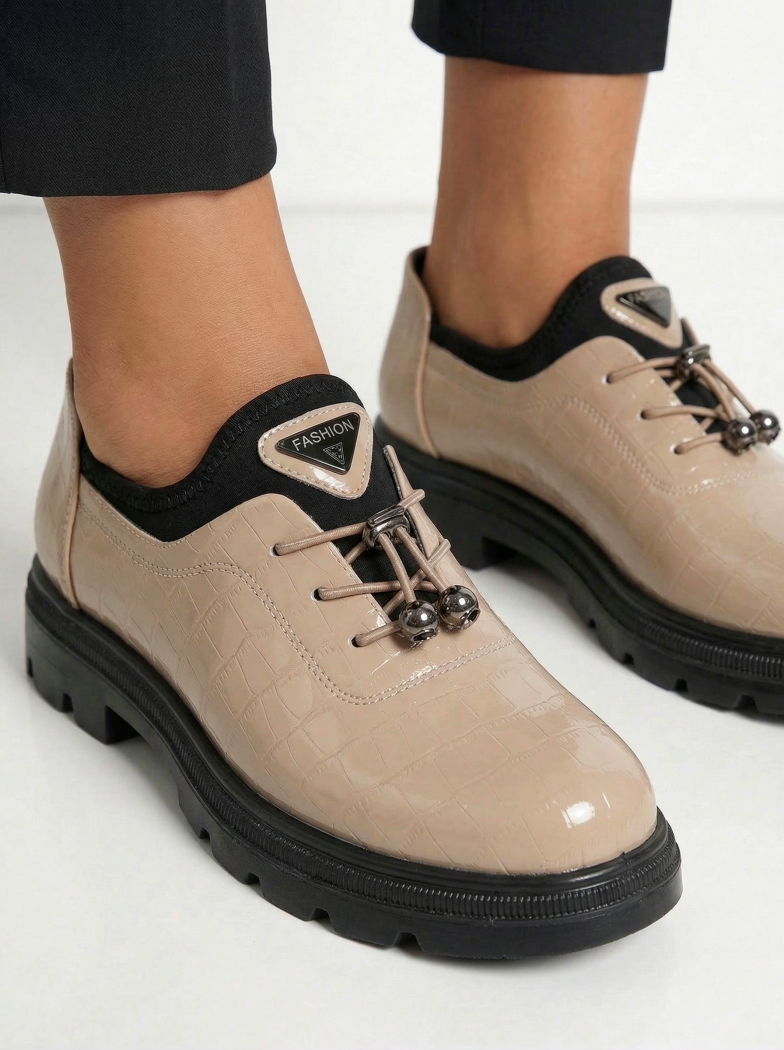 női bézs színű, lakkbőrből készült alkalmi cipő Mariah #24605