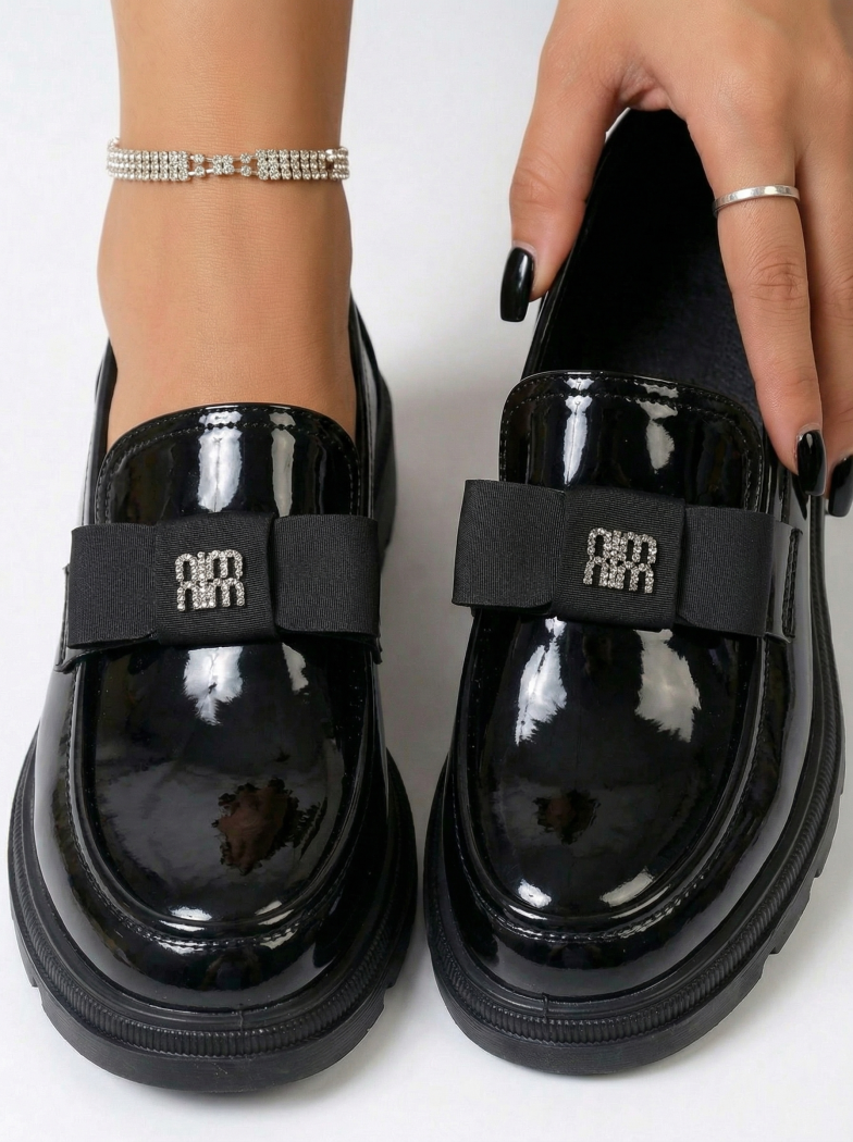 Női alkalmi cipők fekete lakkbőrből készült Aeliana #24665