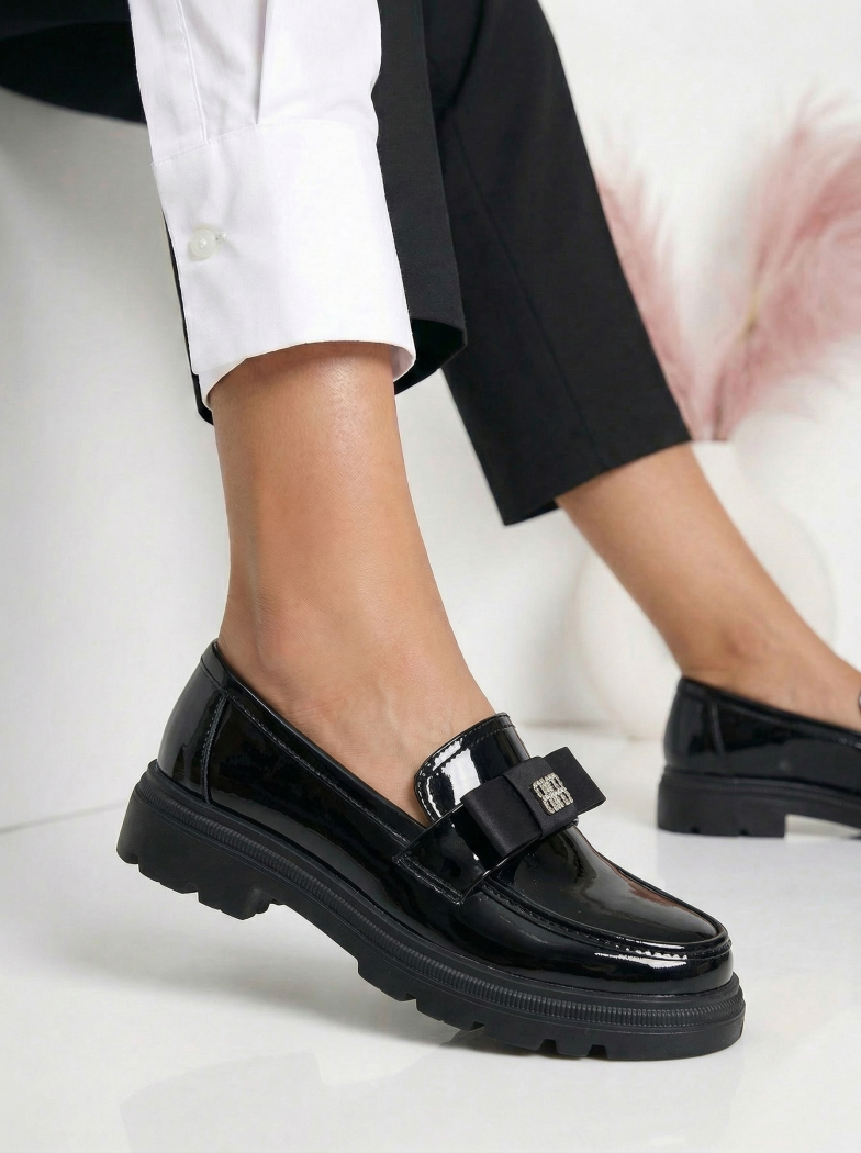 Női alkalmi cipők fekete lakkbőrből készült Aeliana #24665