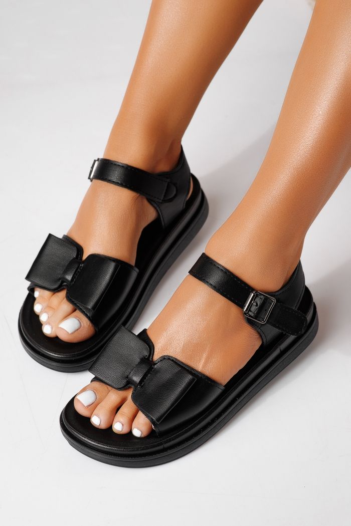 Női alacsony sarkú szandálok fekete öko bőrből készült Indira #24929