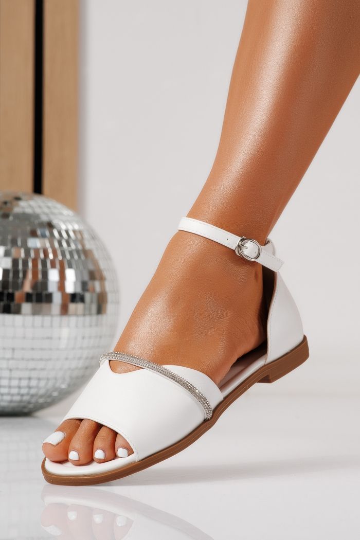Női alacsony sarkú szandálok fehére öko bőrből készült Aveline  #24711