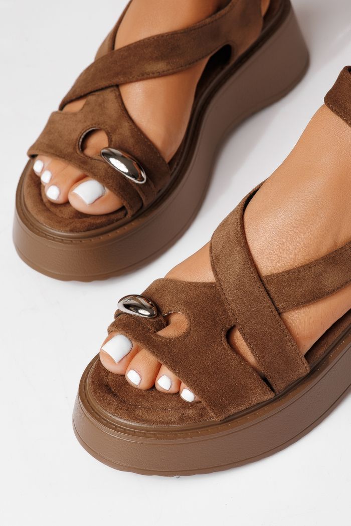 Női platform szandálok barna öko velúrból készült Beatrix #25076