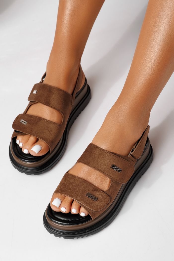 Női platform szandálok barna öko velúrból készült Cleo #25081