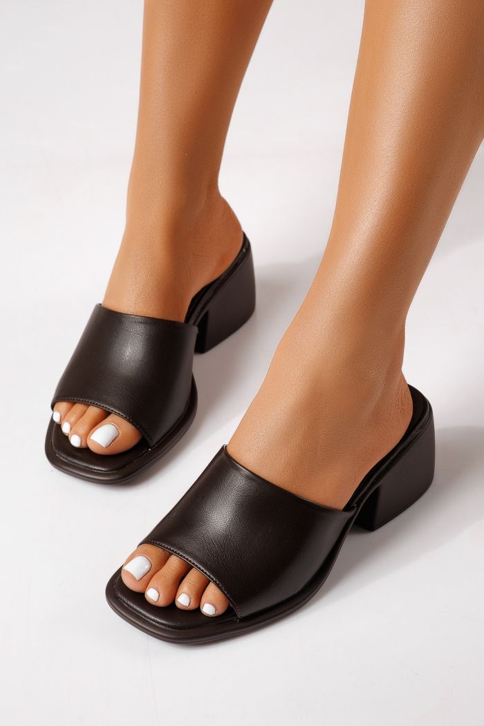 Női magas sarkú papucs barna öko bőrből készült Indira #25169