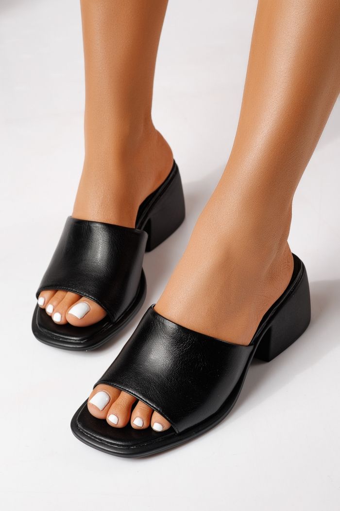 Női magas sarkú papucs fekete öko bőrből készült Indira #25170