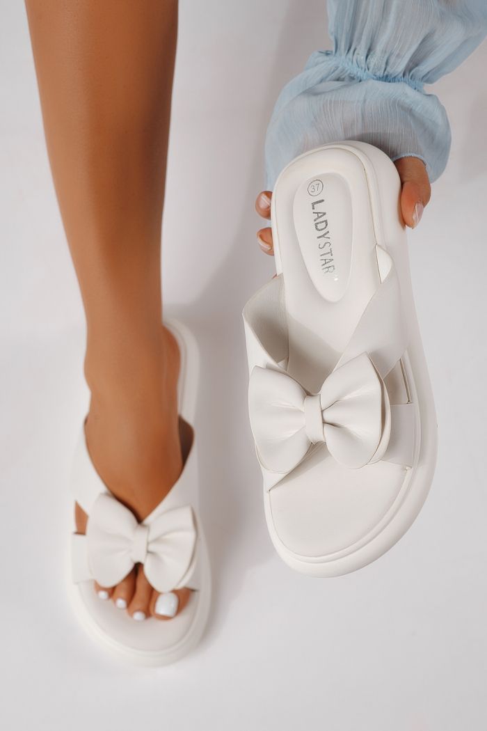 Női papucsok fehér öko bőrből készült Lorena #25041