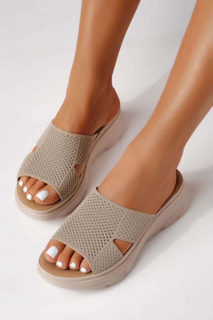 Női papucsok bézs textil anyagból készült Iria #25029