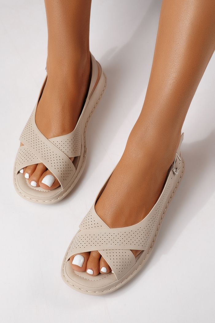 Női alacsony sarkú szandálok bézs öko bőrből készült Orelia #25180