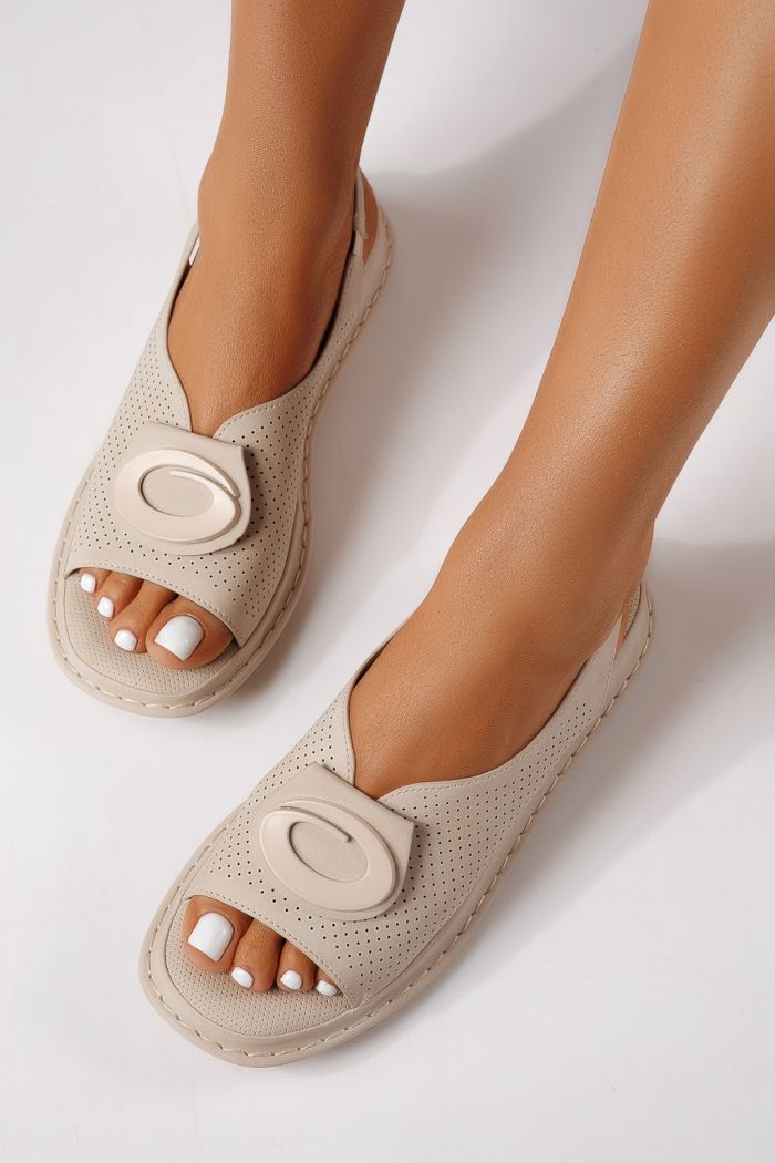 Női alacsony sarkú szandálok bézs öko bőrből készült Zaria #25173