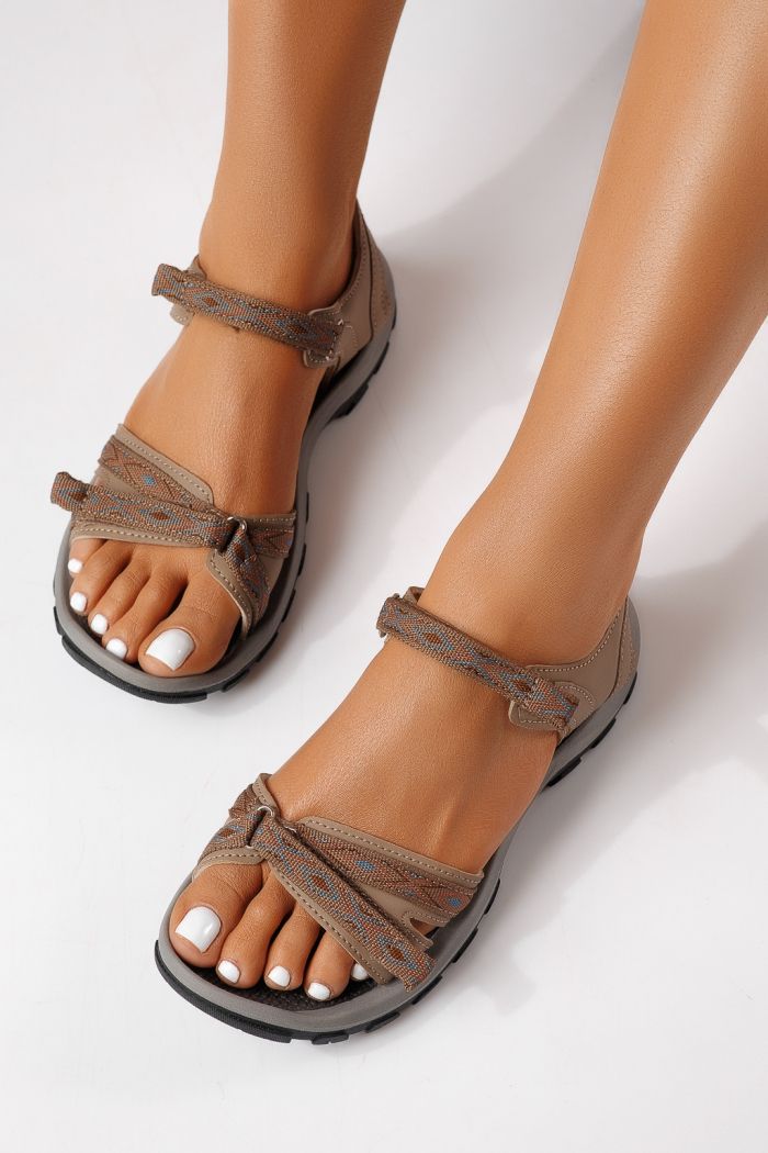 Női alacsony sarkú szandálok khaki textil anyagból készült Kaida #25142