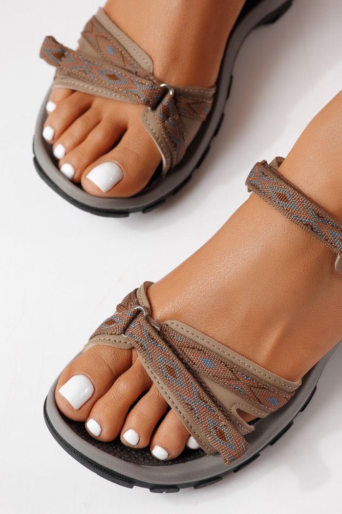 Női alacsony sarkú szandálok khaki textil anyagból készült Kaida #25142