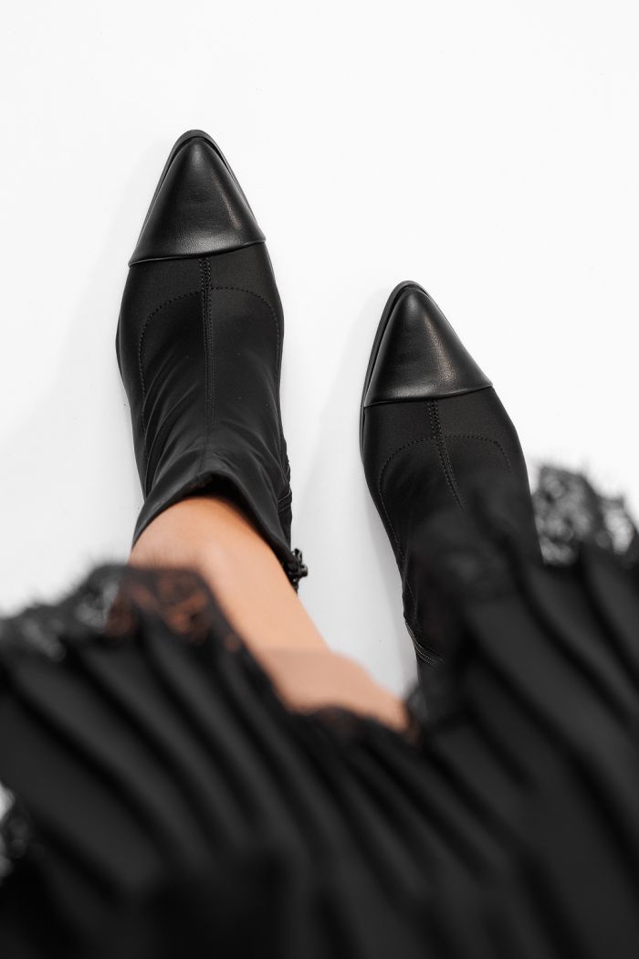Női fekete, bélelt textil bokacsizma Carla #30485